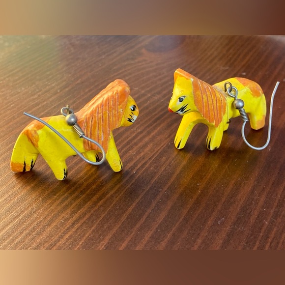 Adorable Lion Earrings Hand Made Painted Orange Yellow French Hook African - Picture 7 of 8